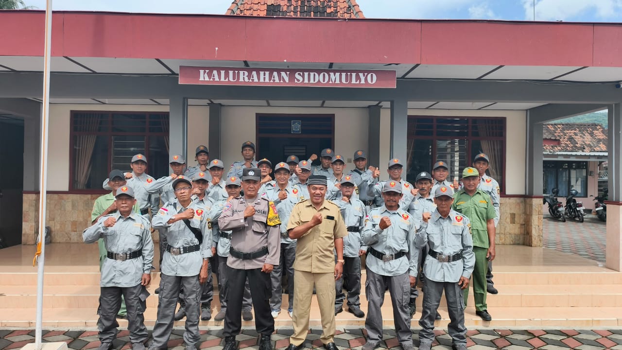 Penerimaan Seragam Satlinmas